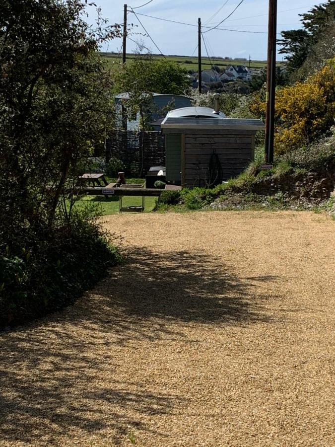 Tides Reach, Deluxe Shepherds Hut 1, 100M From The Beach Сент-Меррин Экстерьер фото